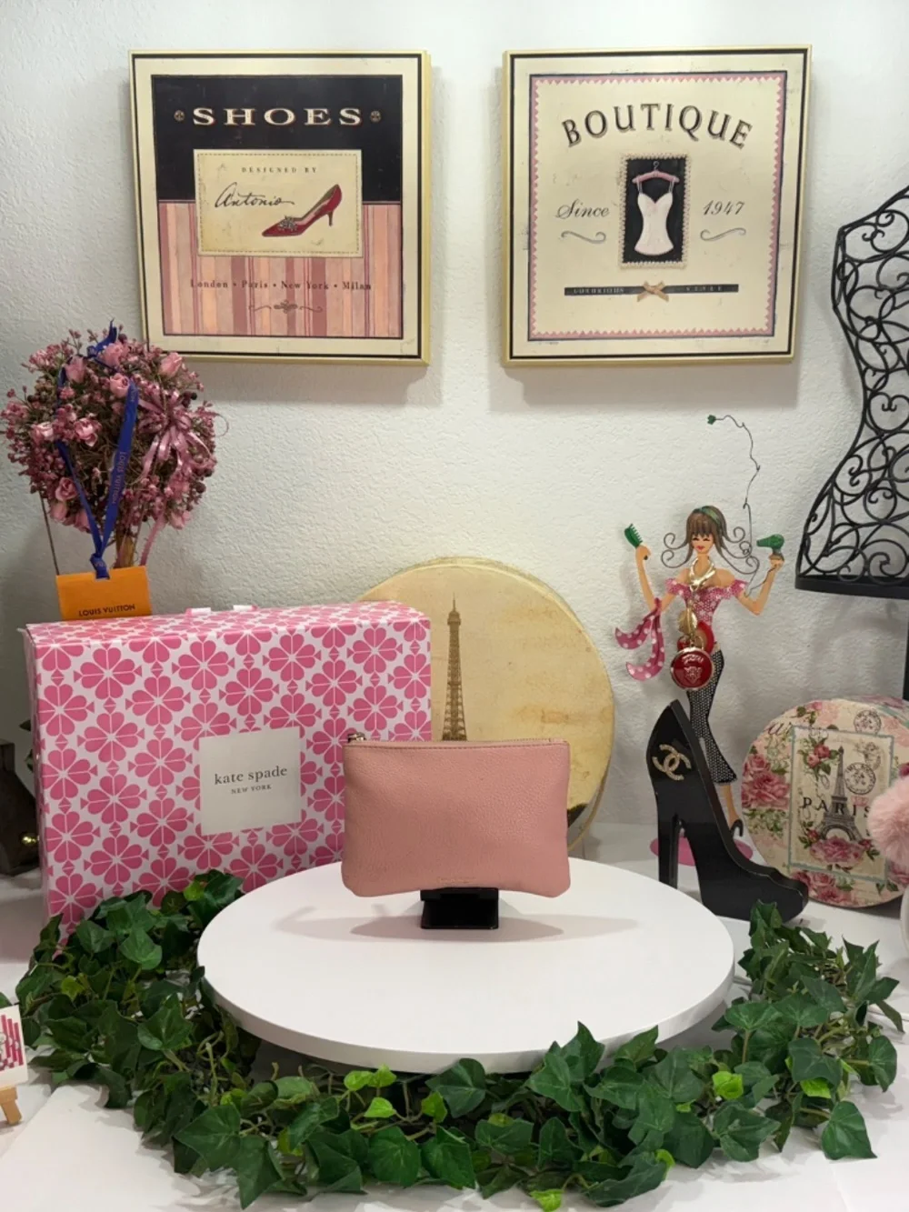 JUICY COUTURE SMALL SALMON POUCH!